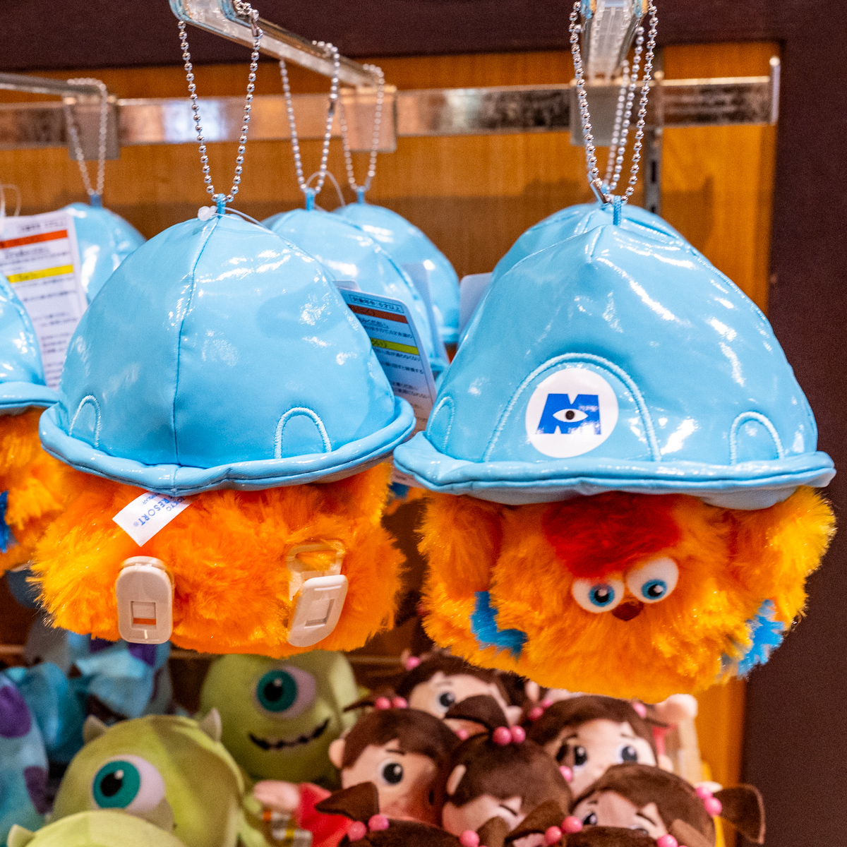 東京ディズニーランド『モンスターズ・インク”ライド&ゴーシーク！”』ロッキー肩のせぬいぐるみ1