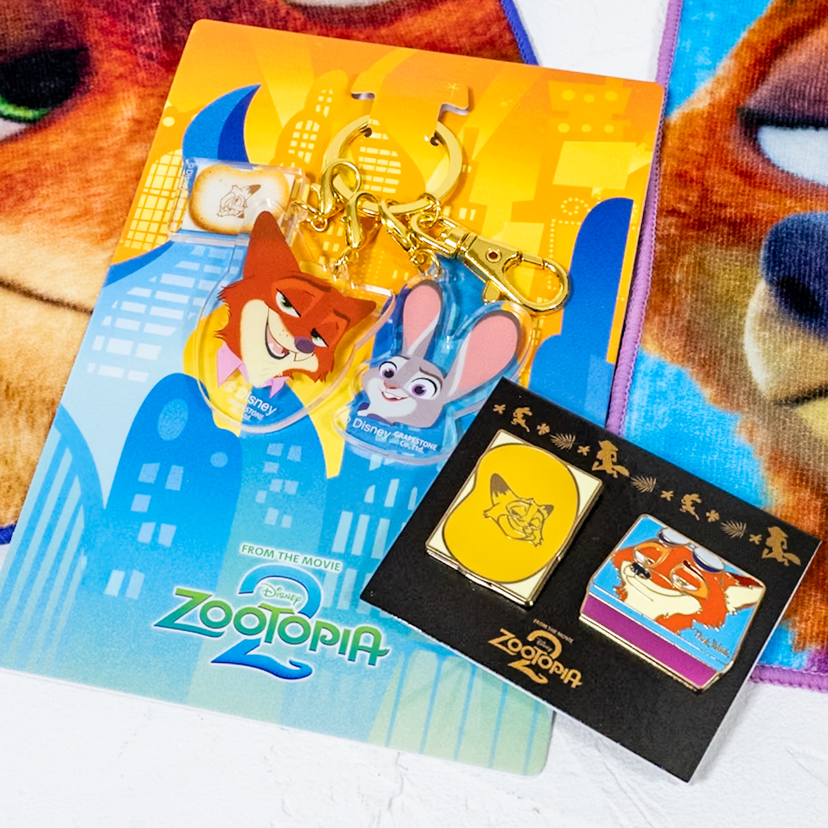 東京ばな奈『ズートピア2』公開記念スペシャルグッズ キーチェーン ピンバッジ