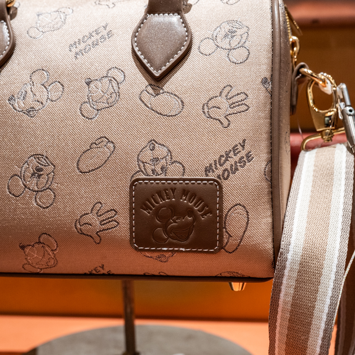 東京ディズニーランド トートバッグ(ミッキーデザイン)タグ