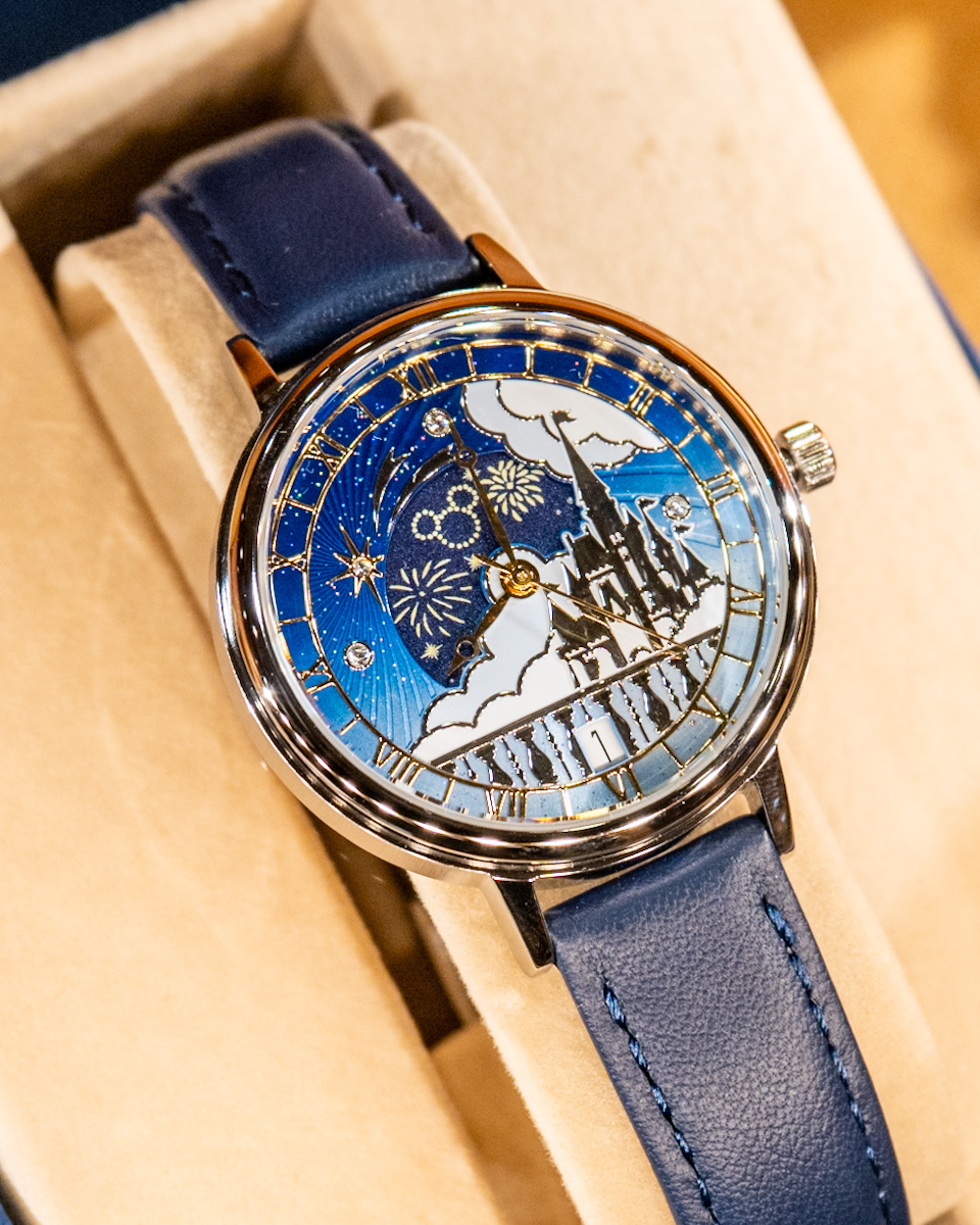 東京ディズニーリゾート シンデレラ城&花火ウォッチ(腕時計)・お土産1