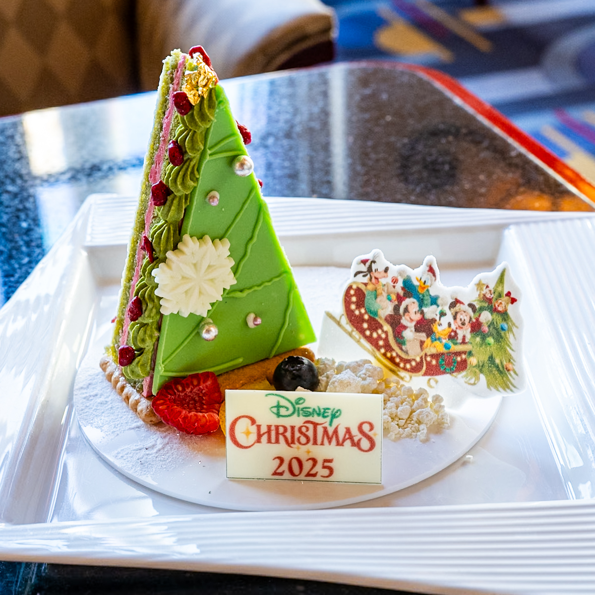 抹茶とラズベリーのケーキ