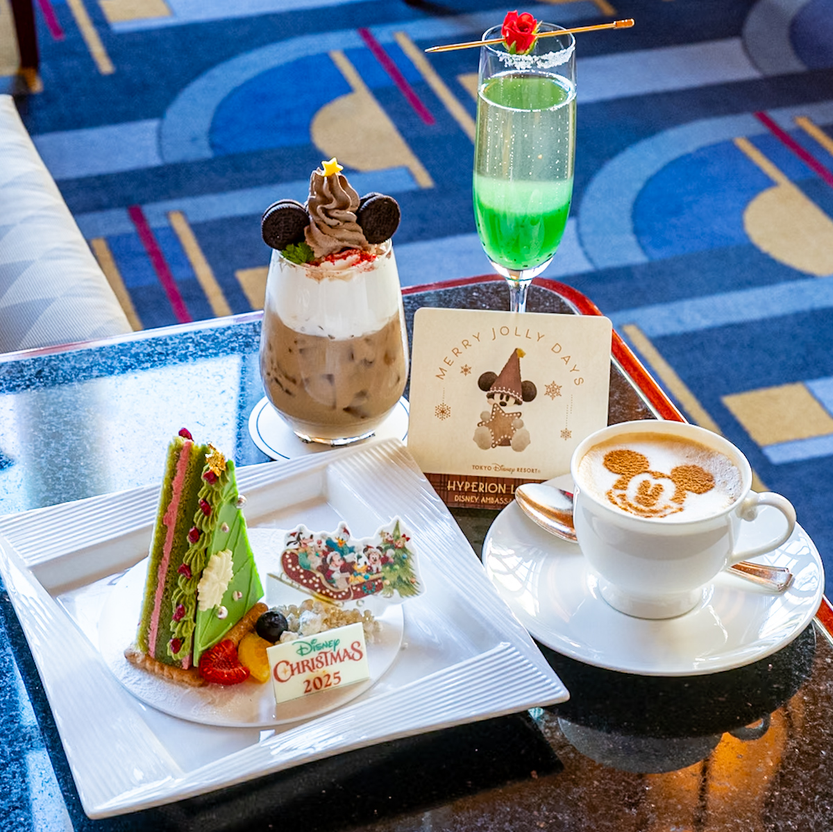 ハイピリオン・ラウンジ”ディズニー・クリスマス2025”ケーキセット・スペシャルドリンク・シャンパンカクテル1