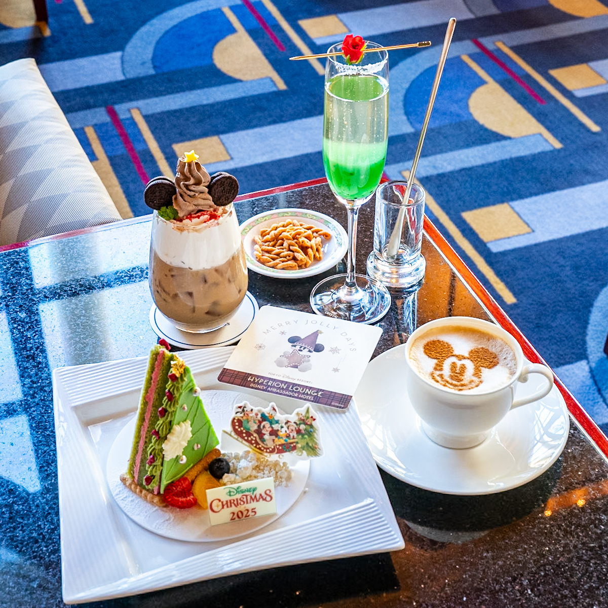 ハイピリオン・ラウンジ”ディズニー・クリスマス2025”ケーキセット・スペシャルドリンク・シャンパンカクテル