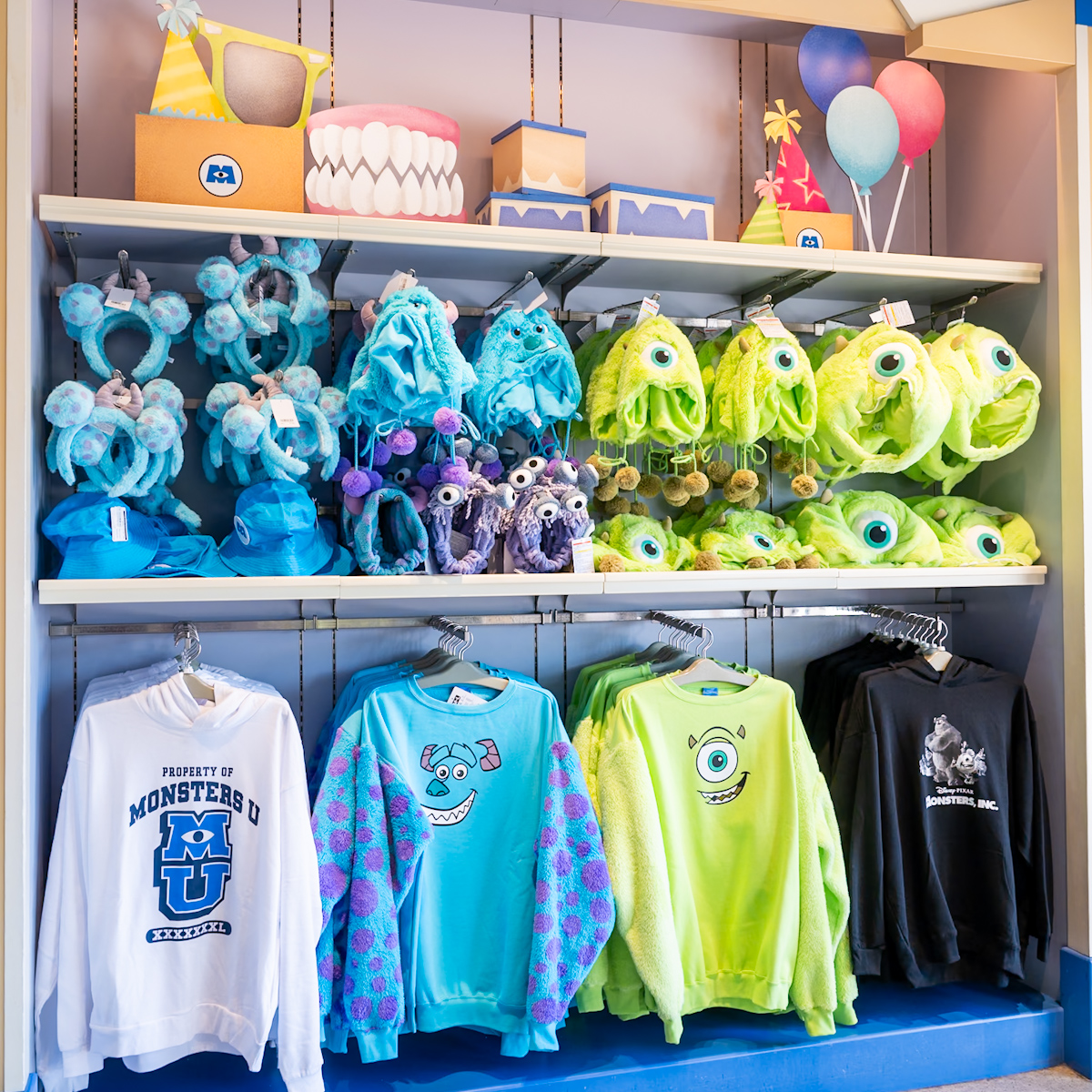 東京ディズニーランド『モンスターズ・インク”ライド&ゴーシーク!”』などモンスターズ・インクウエア