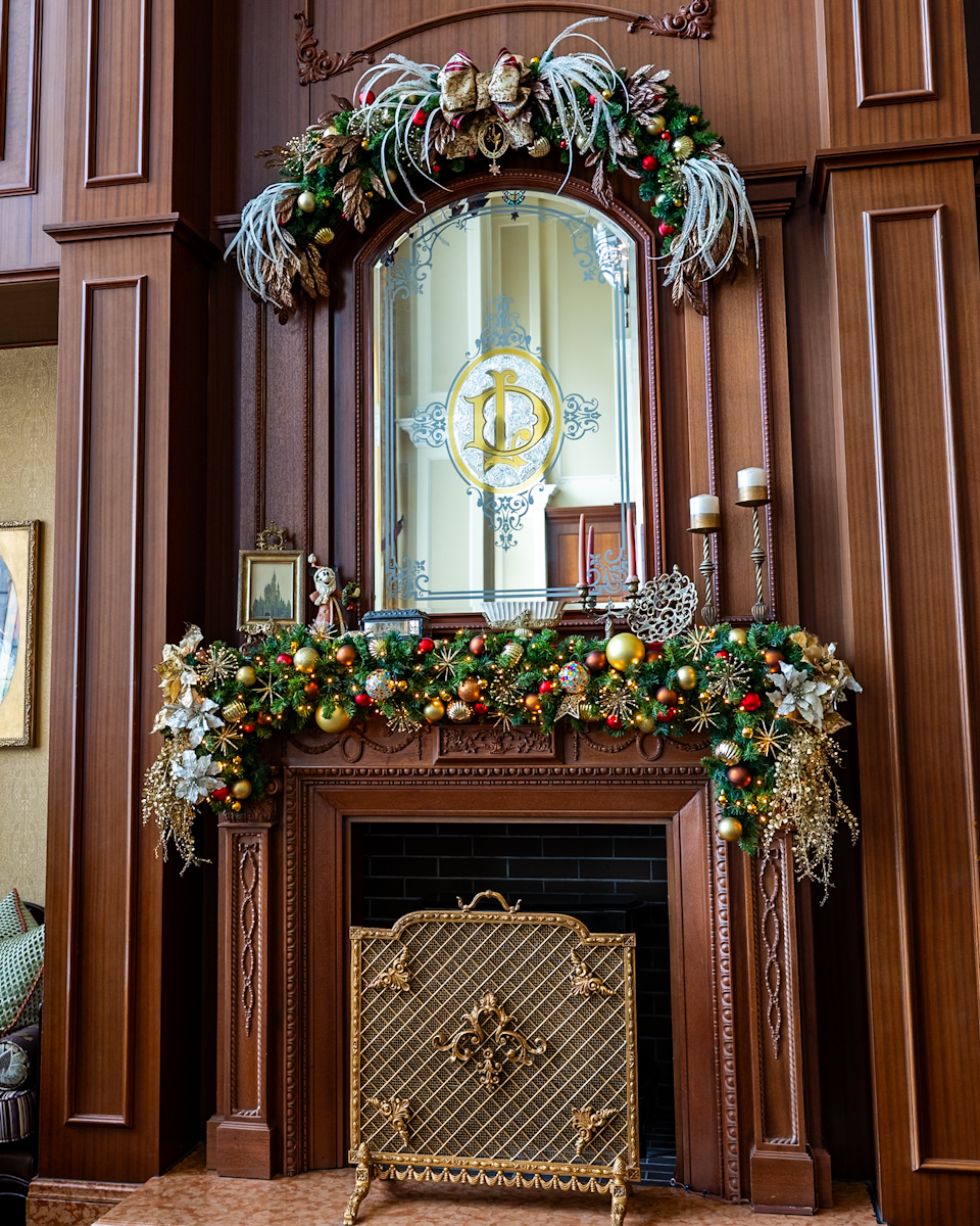 東京ディズニーランドホテル「ドリーマーズ・ラウンジ」クリスマスデコレーション