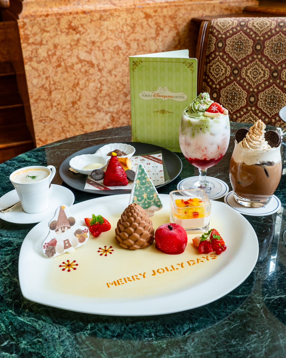 東京ディズニーランドホテル「ドリーマーズ・ラウンジ」“ディズニー・クリスマス2025”アフタヌーンティーセット1