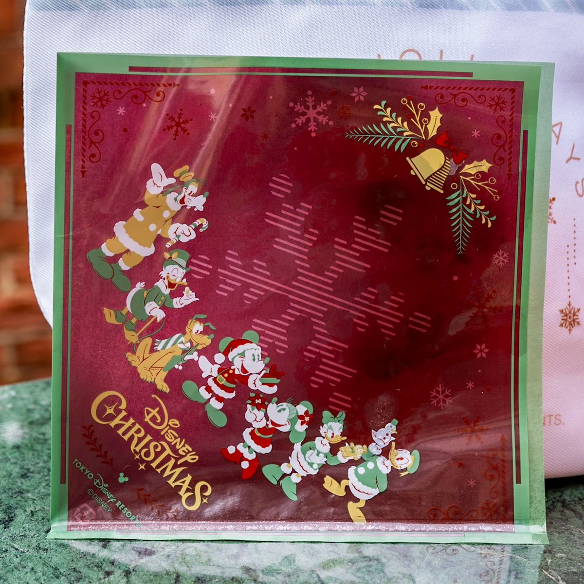 スペシャルデニッシュサンド(生ハム、ツナ・ポテト、チーズ)包み紙