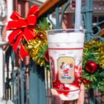 東京ディズニーリゾート“ディズニー・クリスマス2025”スペシャルドリンク(苺ミルク)
