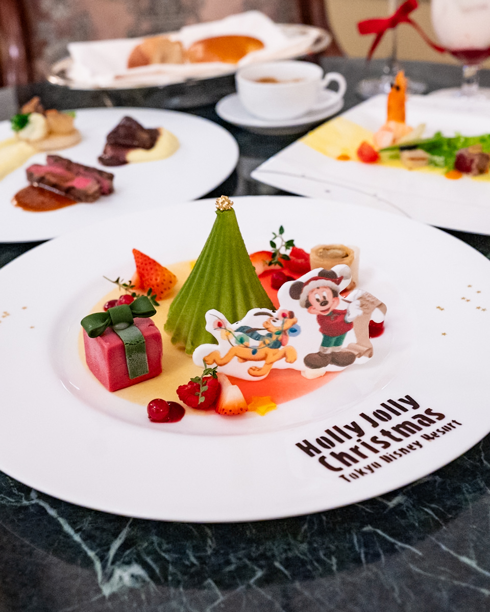 柚子とホワイトチョコレートのムース カシスソルベ