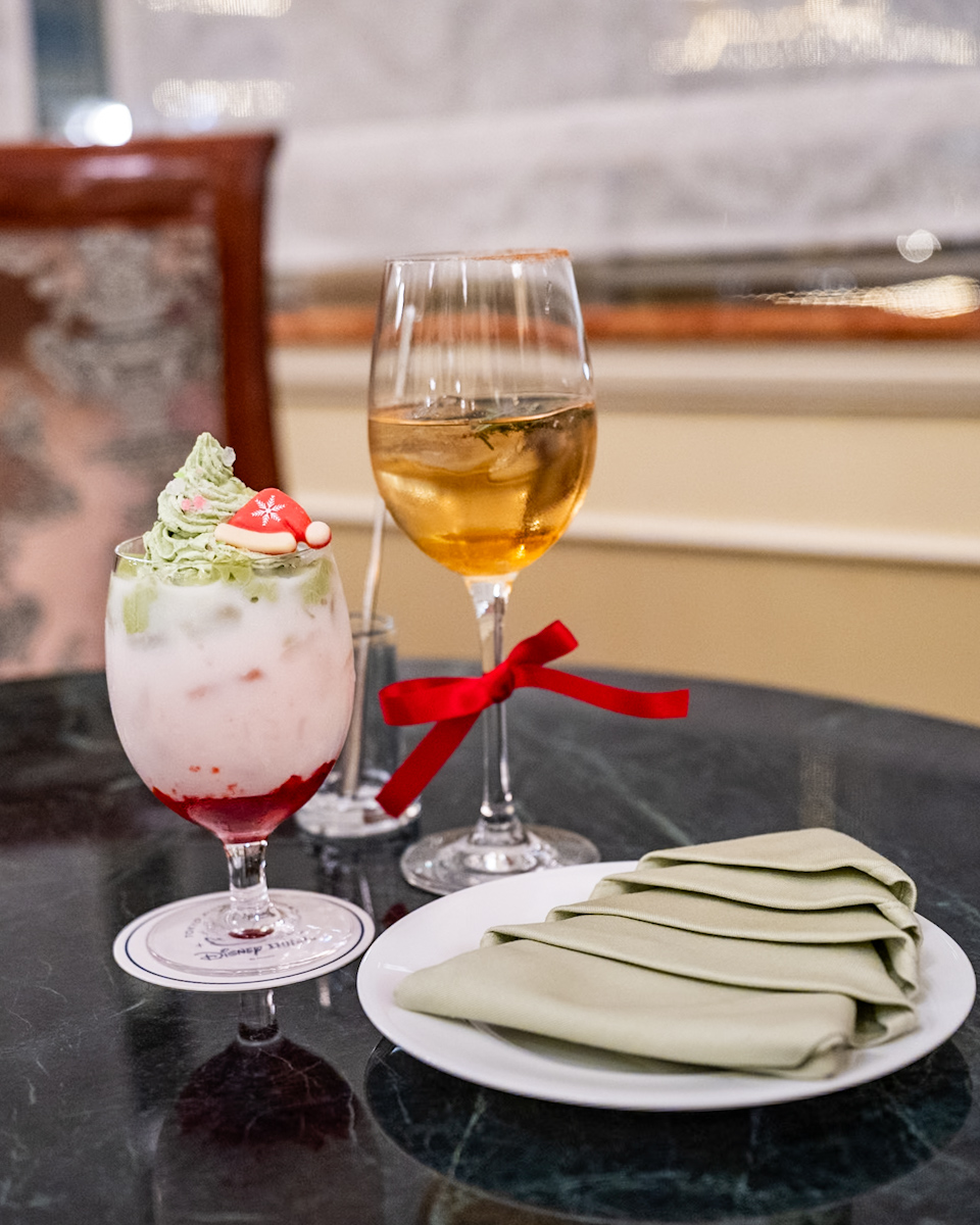 ”ディズニー・クリスマス2025”スペシャルドリンク〜スノーグロウツリー〜