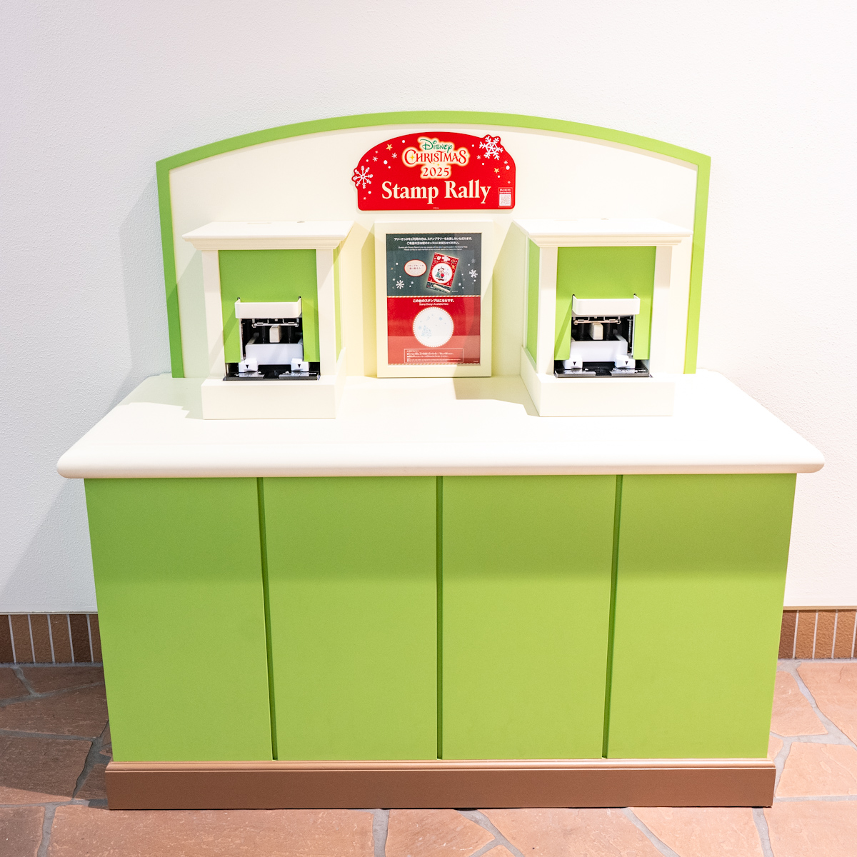 ディズニーリゾートライン”ディズニー・クリスマス2025”スタンプラリー台