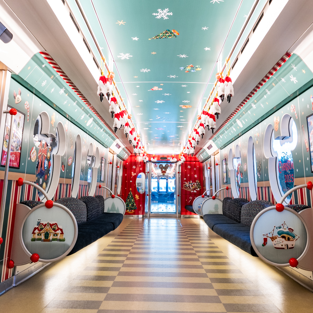 ディズニーリゾートライン“ディズニー・クリスマス2025”ディズニー・クリスマス・ライナー