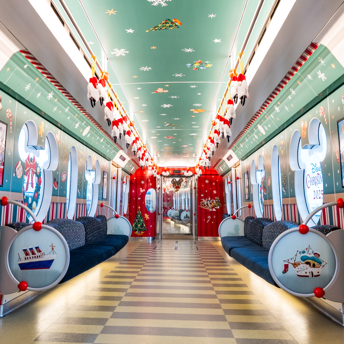 ディズニーリゾートライン“ディズニー・クリスマス2025”ディズニー・クリスマス・ライナー6