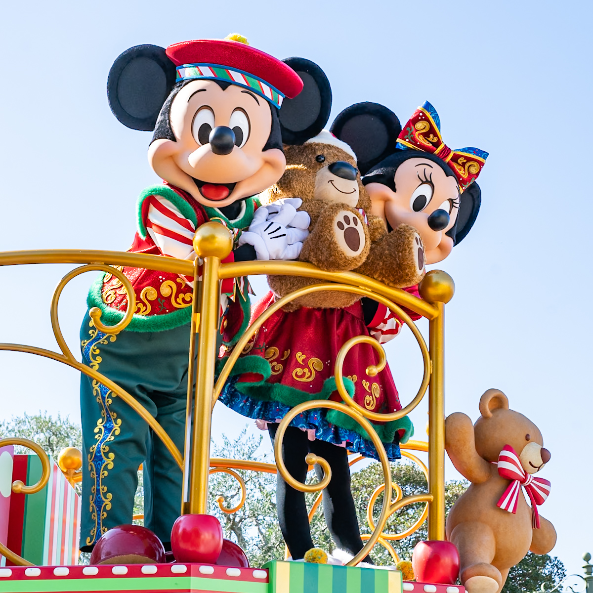 テディベアがいっぱいのフロート ミッキー&ミニー