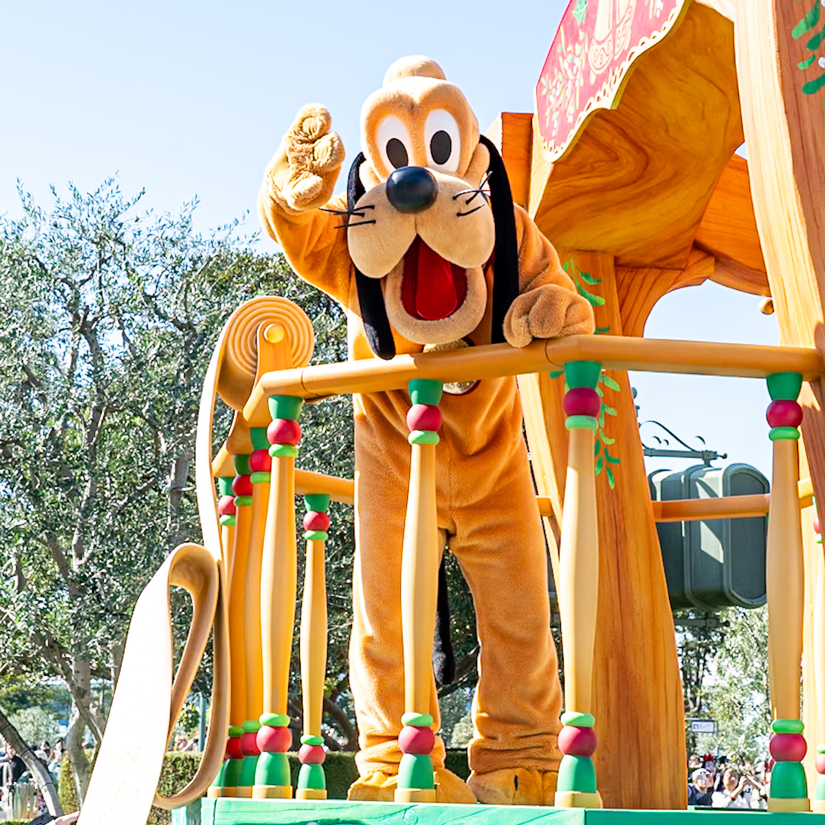 東京ディズニーランド“ディズニー・クリスマス2025”トイズ・ワンダラス・クリスマス! プルート