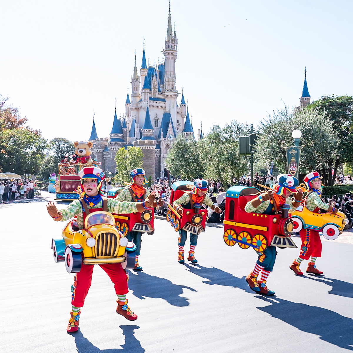 乗り物大好きっ子の願いを乗せたフロート のりものダンサーさん