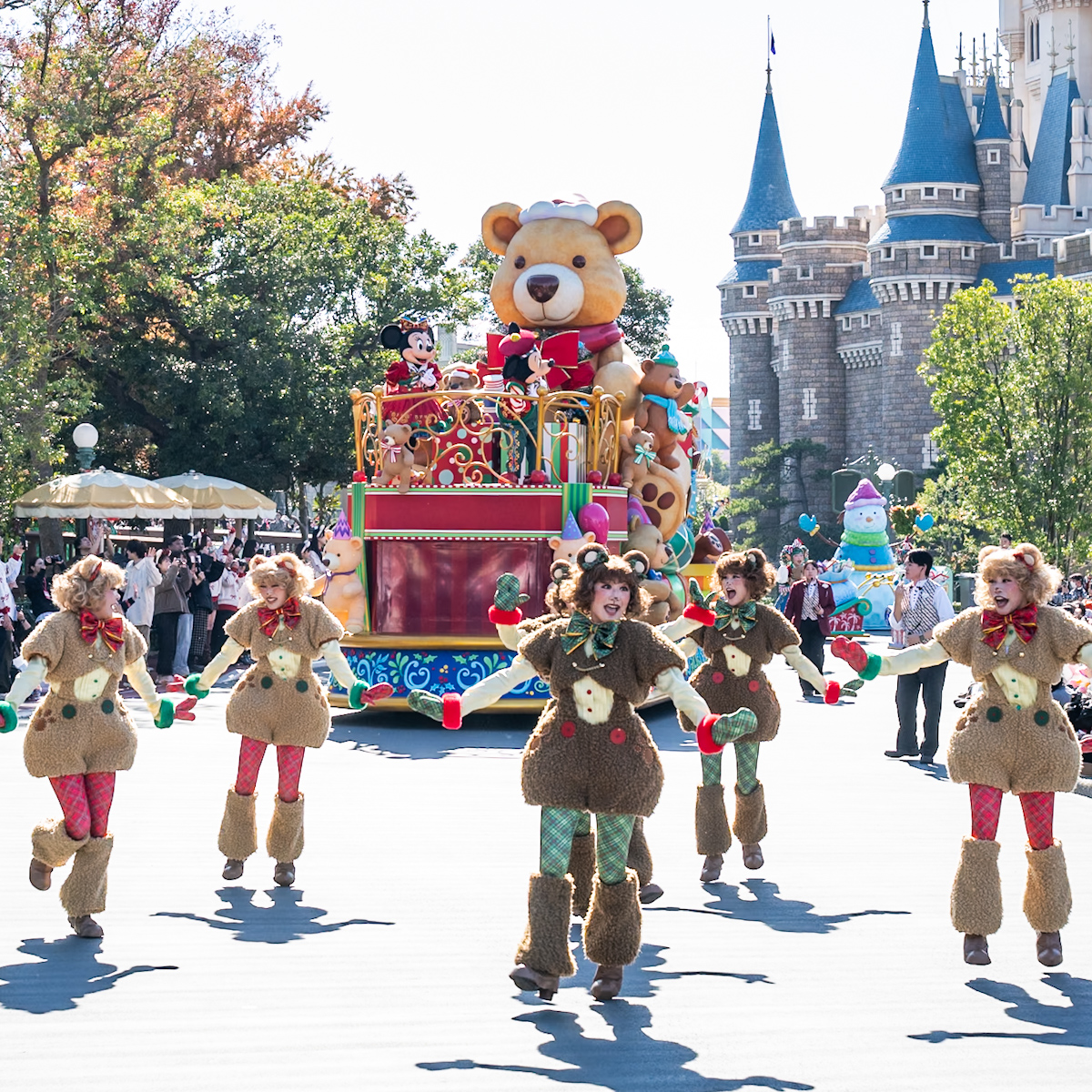 テディベアがいっぱいのフロート テディベアたちダンサー