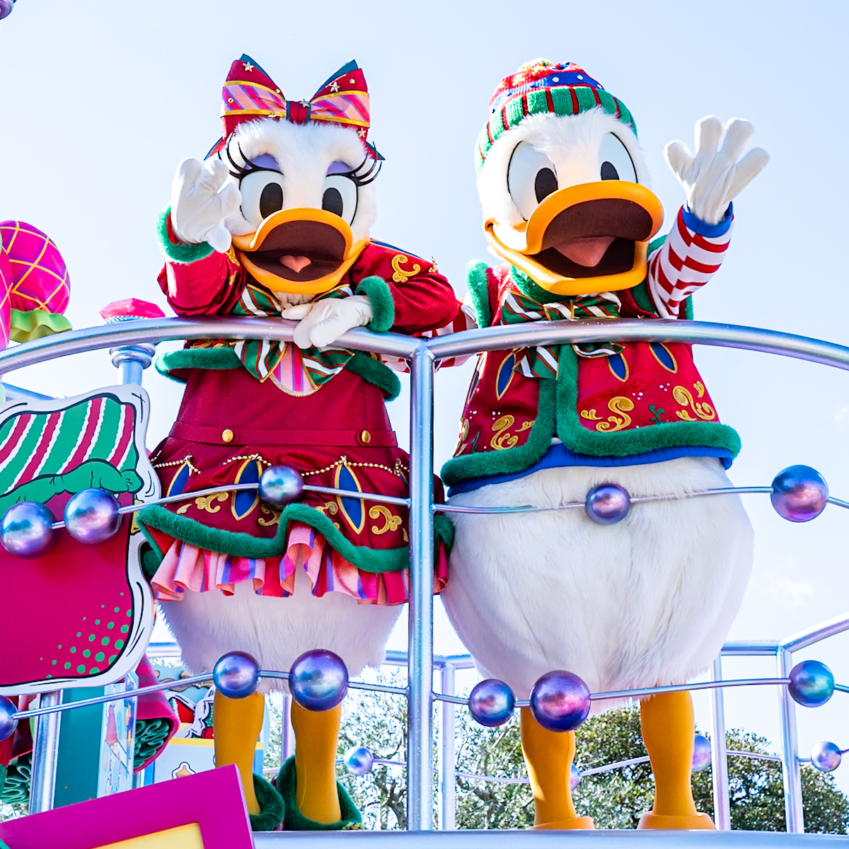 おしゃれなドールたちのプレゼントボックス ドナルド、デイジー