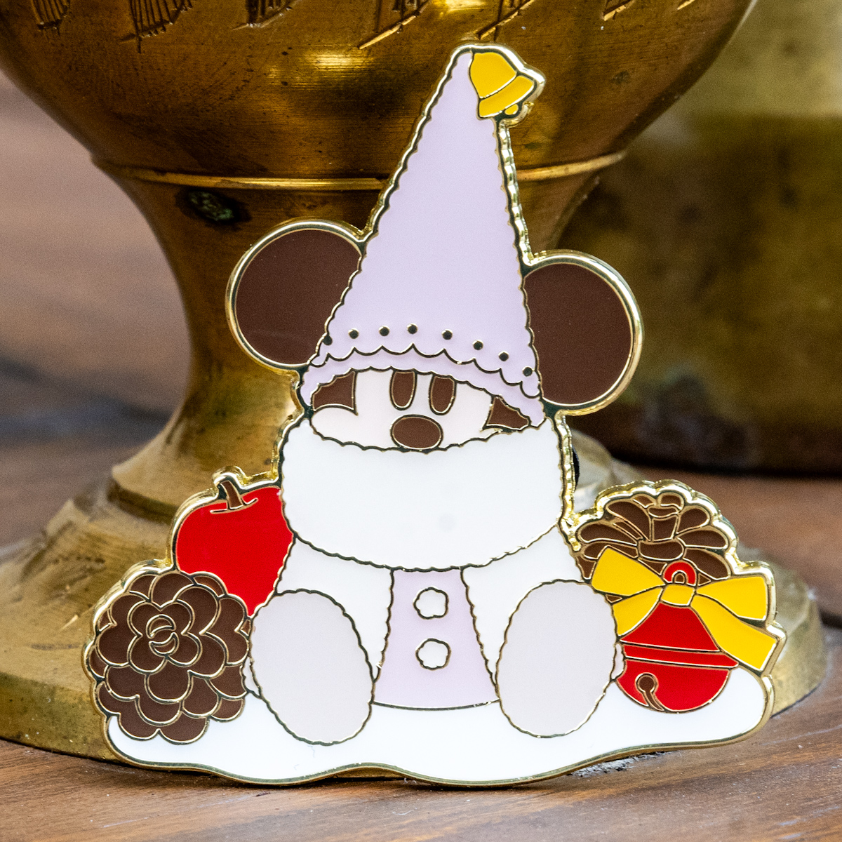 リルリンリンピンバッジ　まつぼっくり