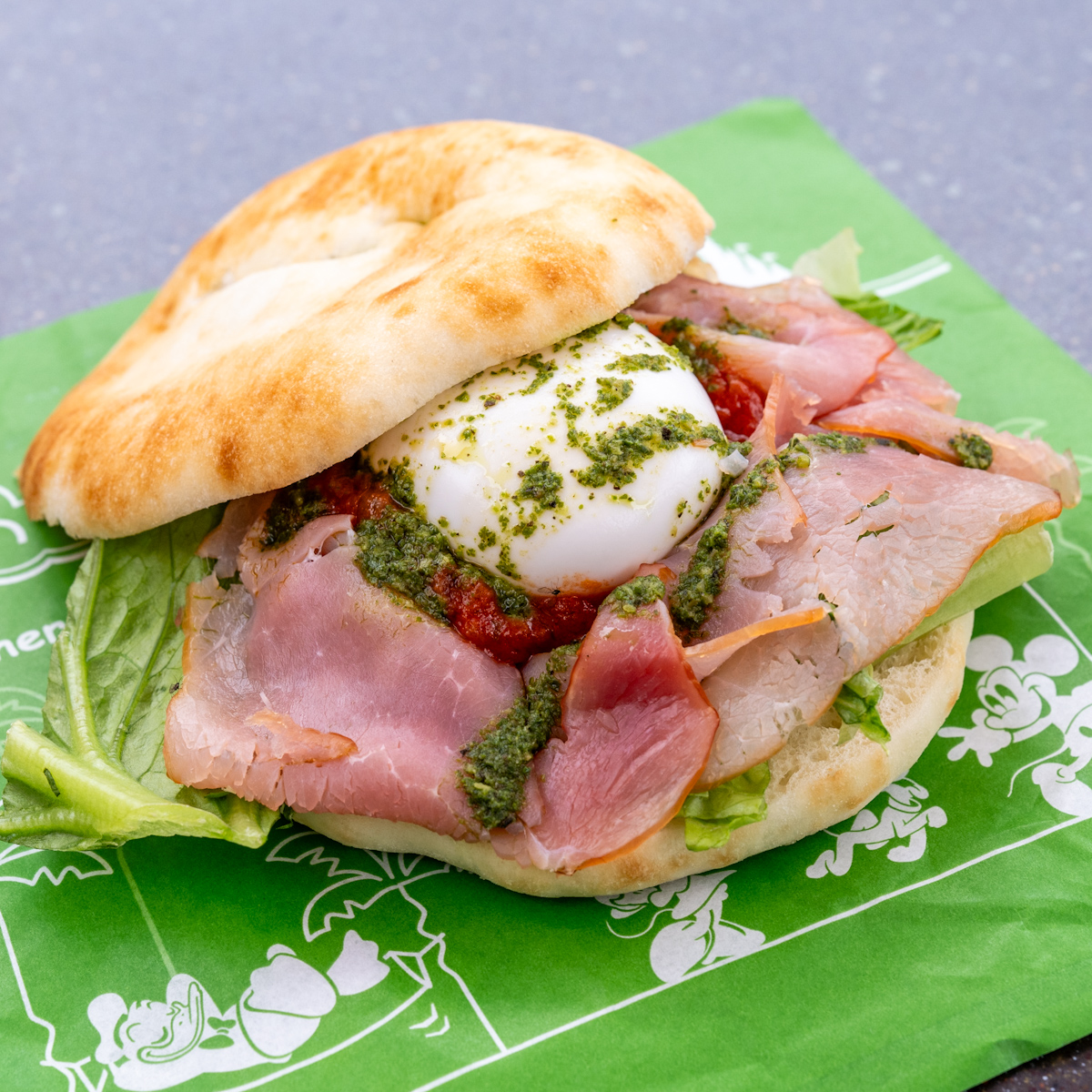 フォカッチャサンド（生ハム＆エッグ）