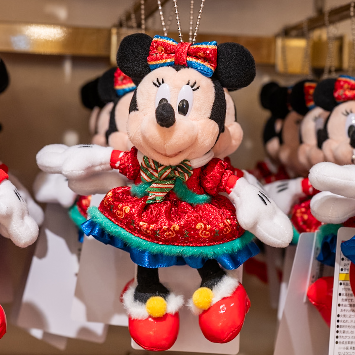 ミニーマウスぬいぐるみバッジ