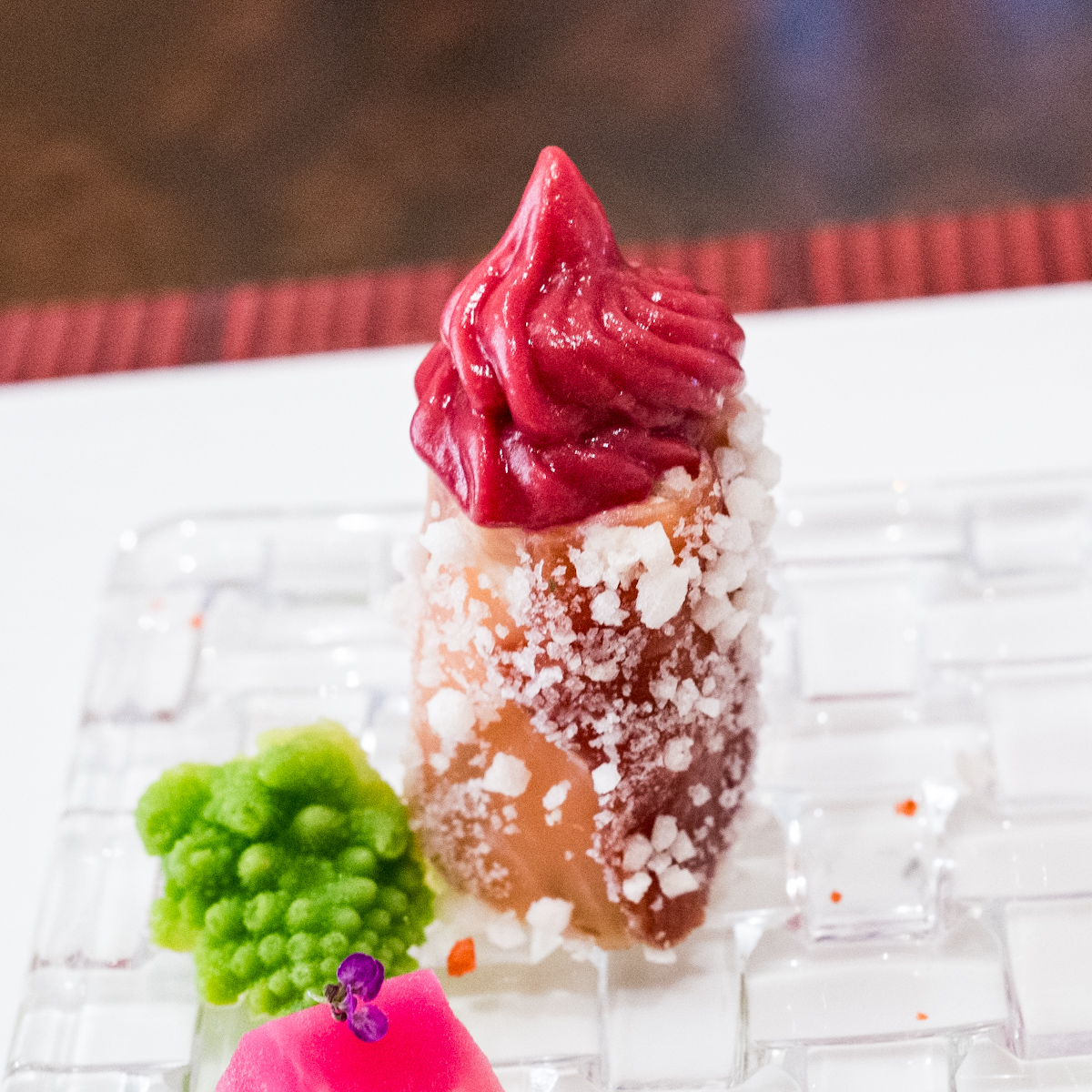 生ハムで巻いたドライフルーツのクリームチーズ