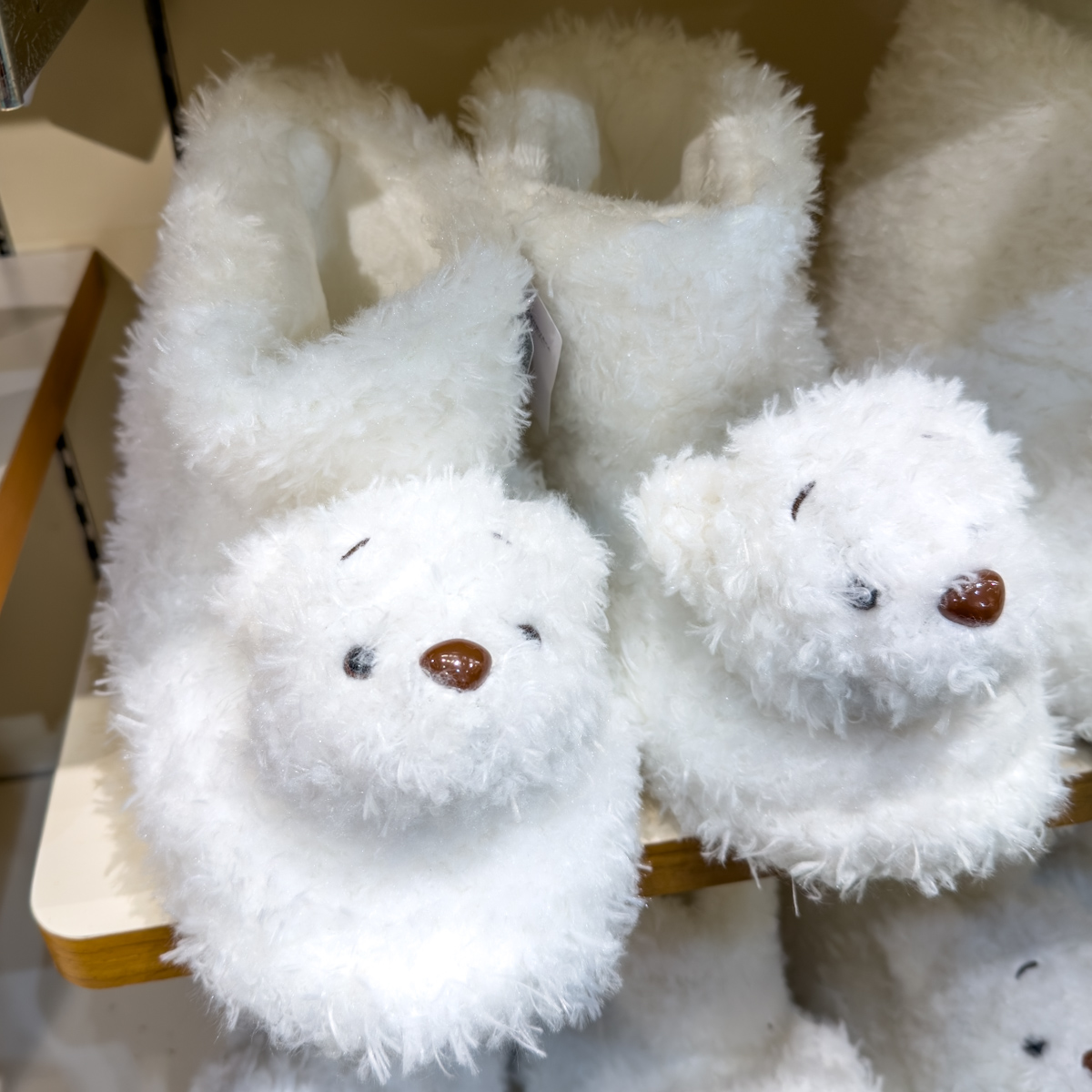 ディズニーストア WHITE POOHグッズ ルームソックス