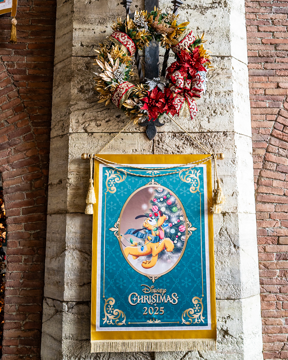 東京ディズニーリゾート“ディズニー・クリスマス2025”スペシャルグッズ プルートバナー