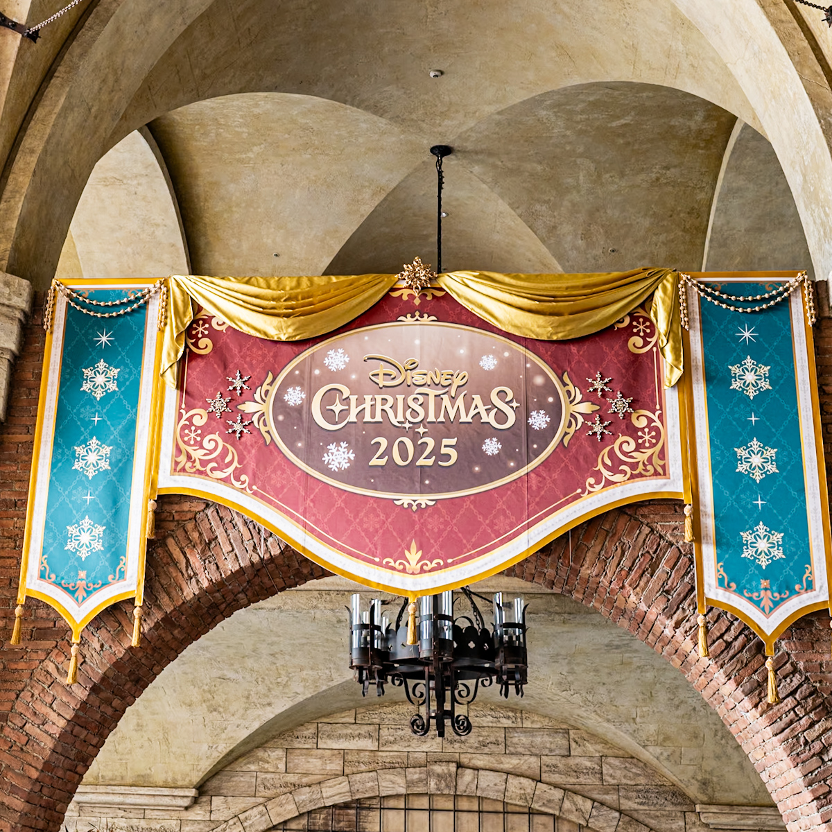 東京ディズニーリゾート“ディズニー・クリスマス2025”スペシャルグッズ バナー