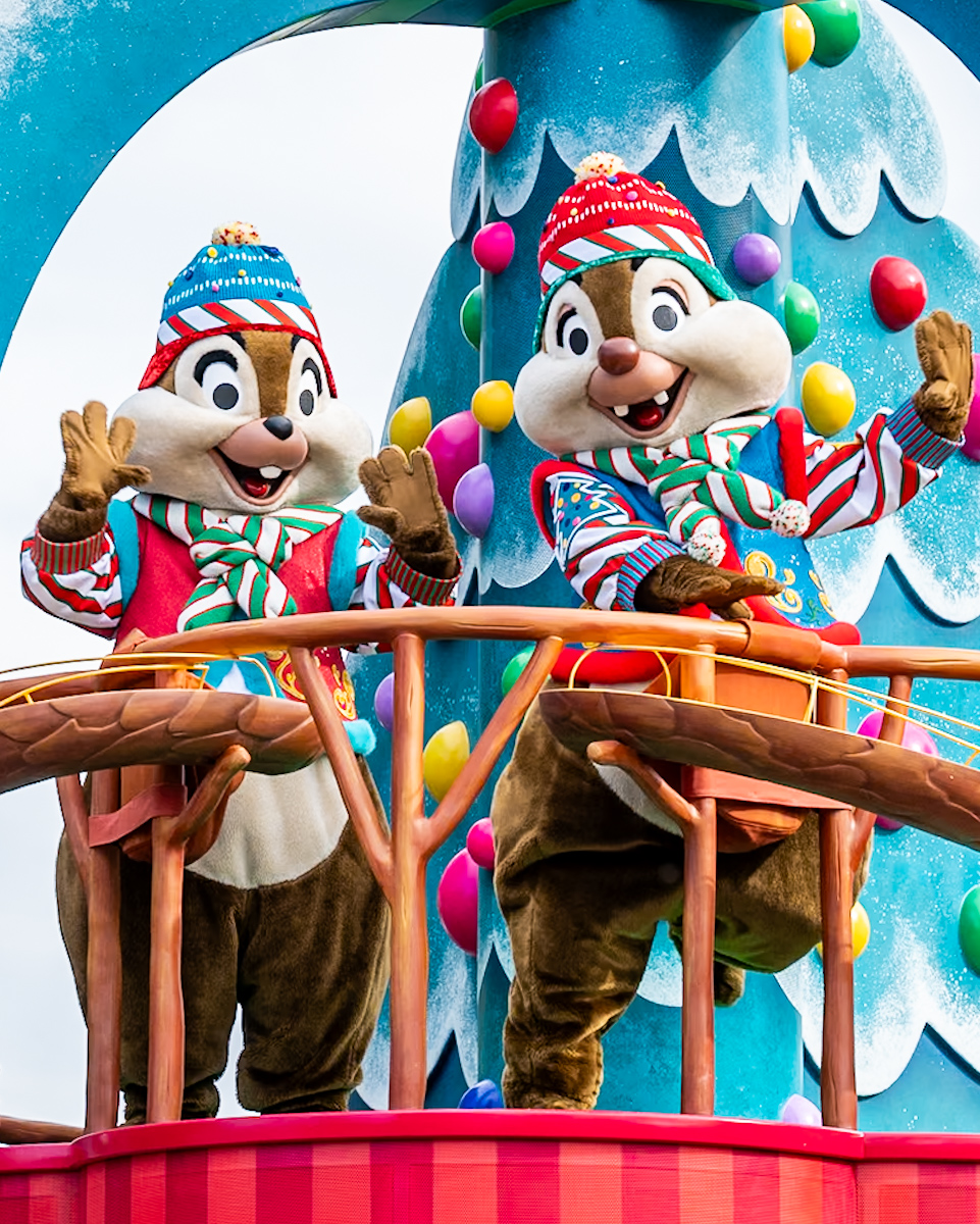 テディベアがいっぱいのフロート チップとデール