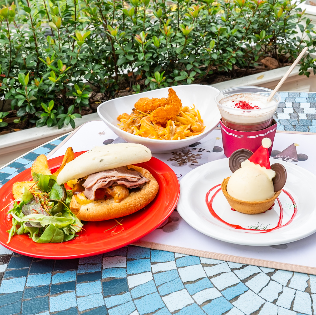 東京ディズニーランド「プラザパビリオン・レストラン」”ディズニー・クリスマス2025”スペシャルメニュー