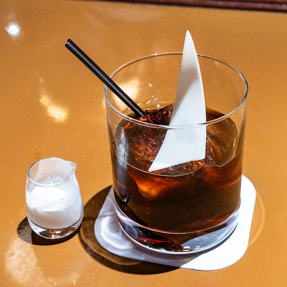 テディ・ルーズヴェルト・ラウンジ オリジナルカクテル（ウォッカ＆コーヒーリキュール、エスプレッソ）