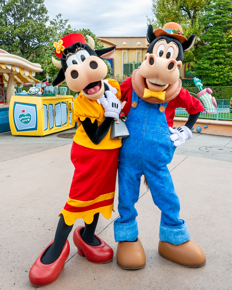 東京ディズニーランド/トゥーンタウン”ディズニー・クリスマス2025” キャラクターグリーティング ホーレス・ホースカラー クララベル・カウ