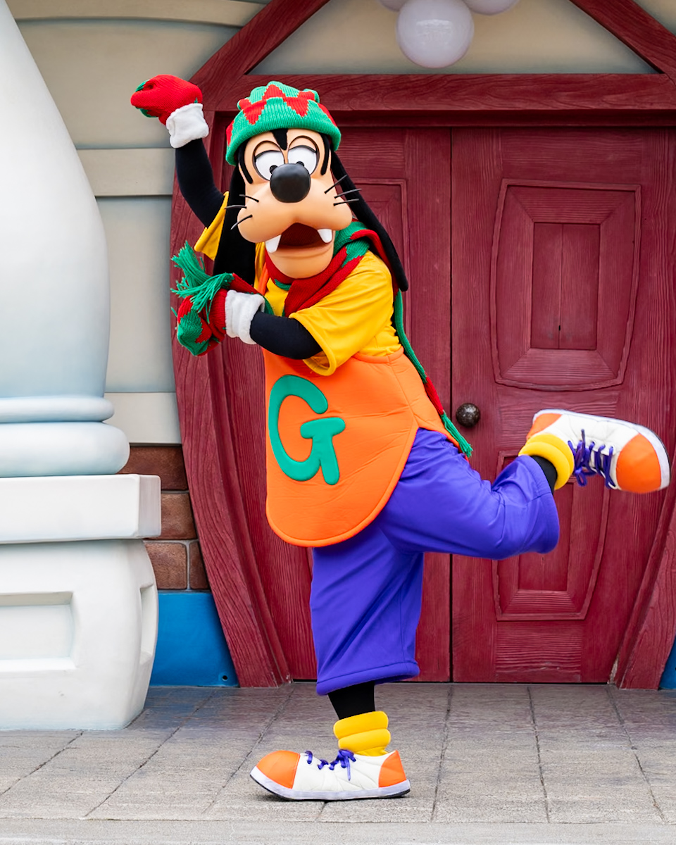 グーフィー＆マックス、クラリスたちがクリスマス衣装で登場中！東京