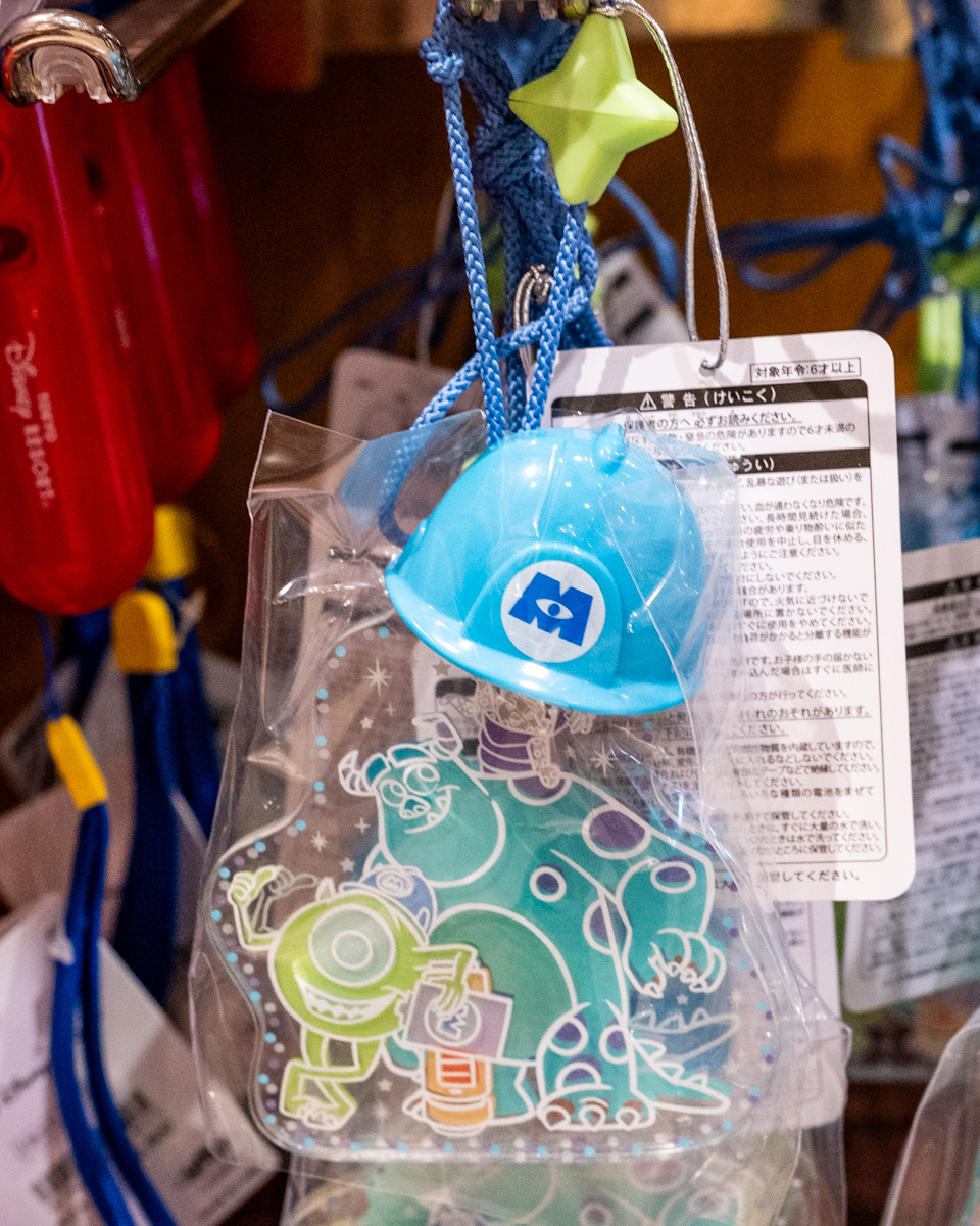 東京ディズニーランド『モンスターズ・インク』光るおもちゃお土産