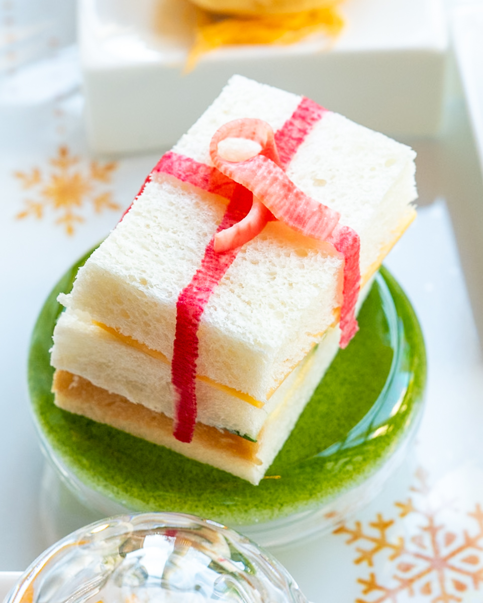 トリュフ風味のエッグサラダとチーズ