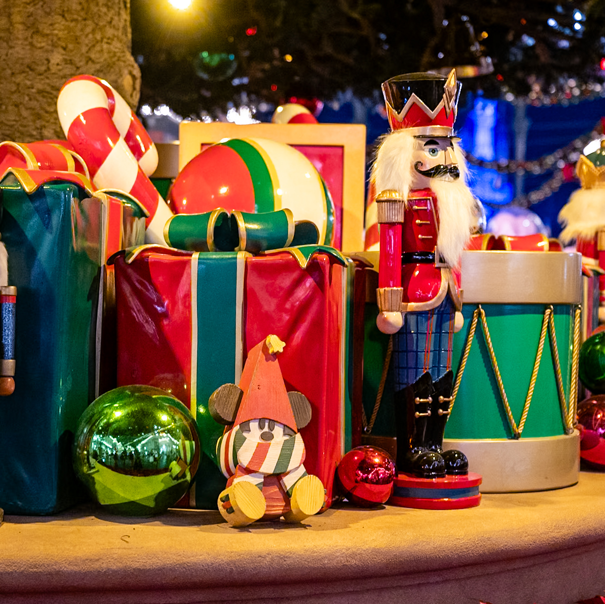 ワールドバザール　クリスマスツリー　リルリンリン