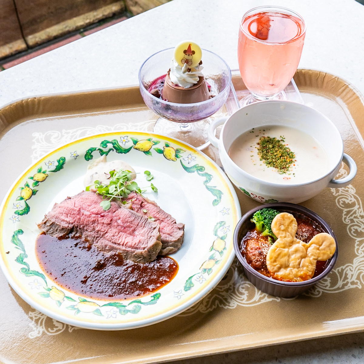 東京ディズニーシー「カフェ・ポルトフィーノ」“ディズニー・クリスマス2025”スペシャルセット