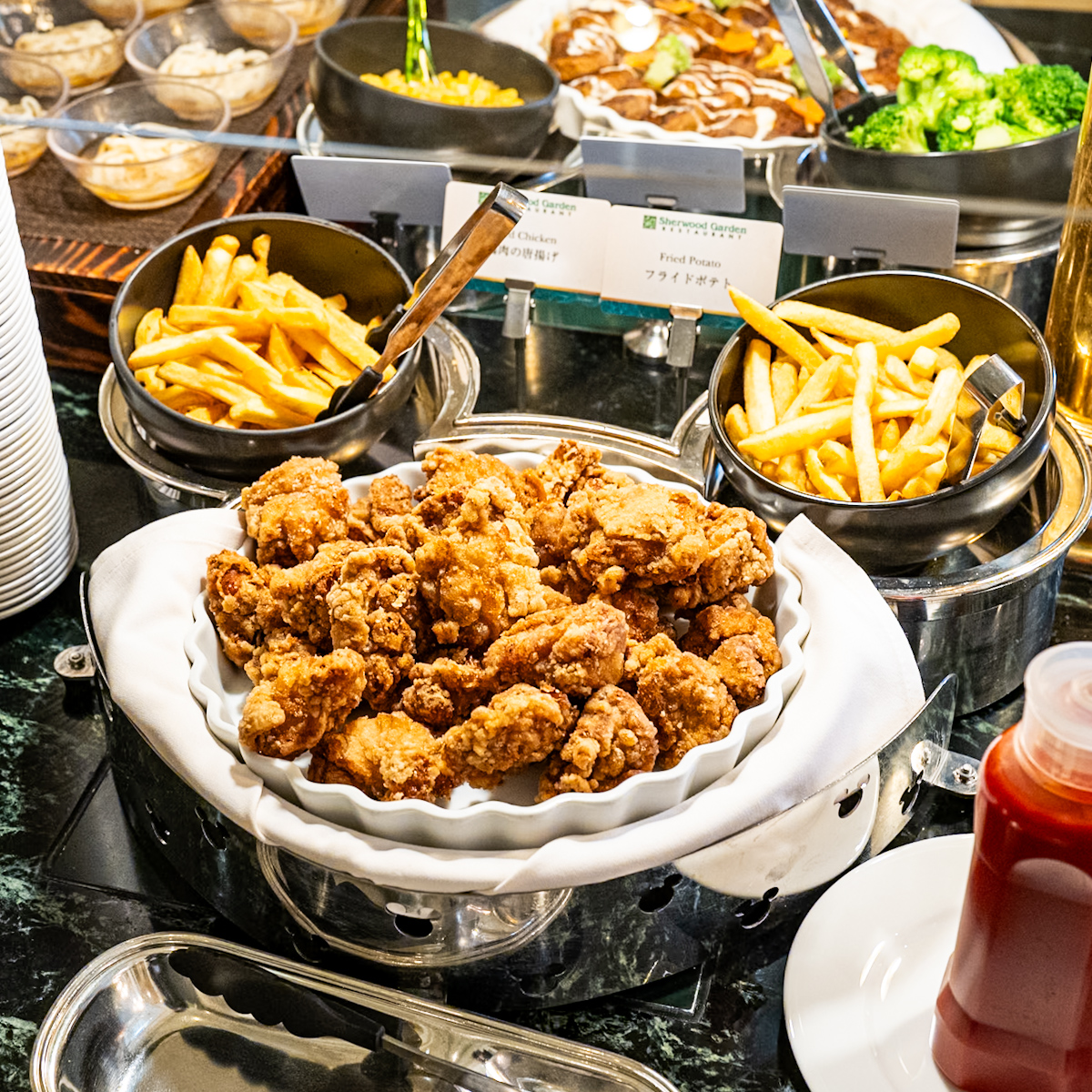 鶏の唐揚げ、ポテト