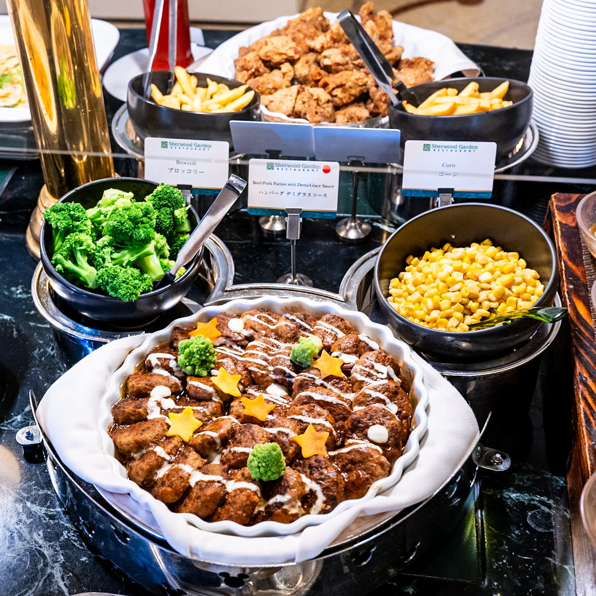 ハンバーグ　デミグラスソース