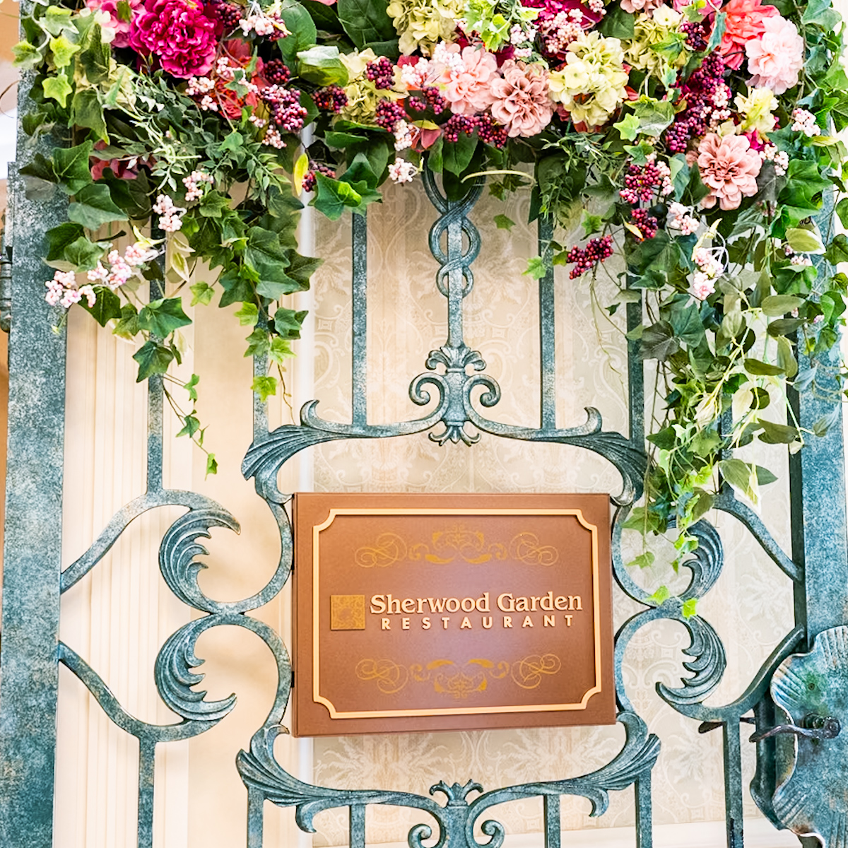 東京ディズニーランドホテル「シャーウッドガーデン・レストラン」