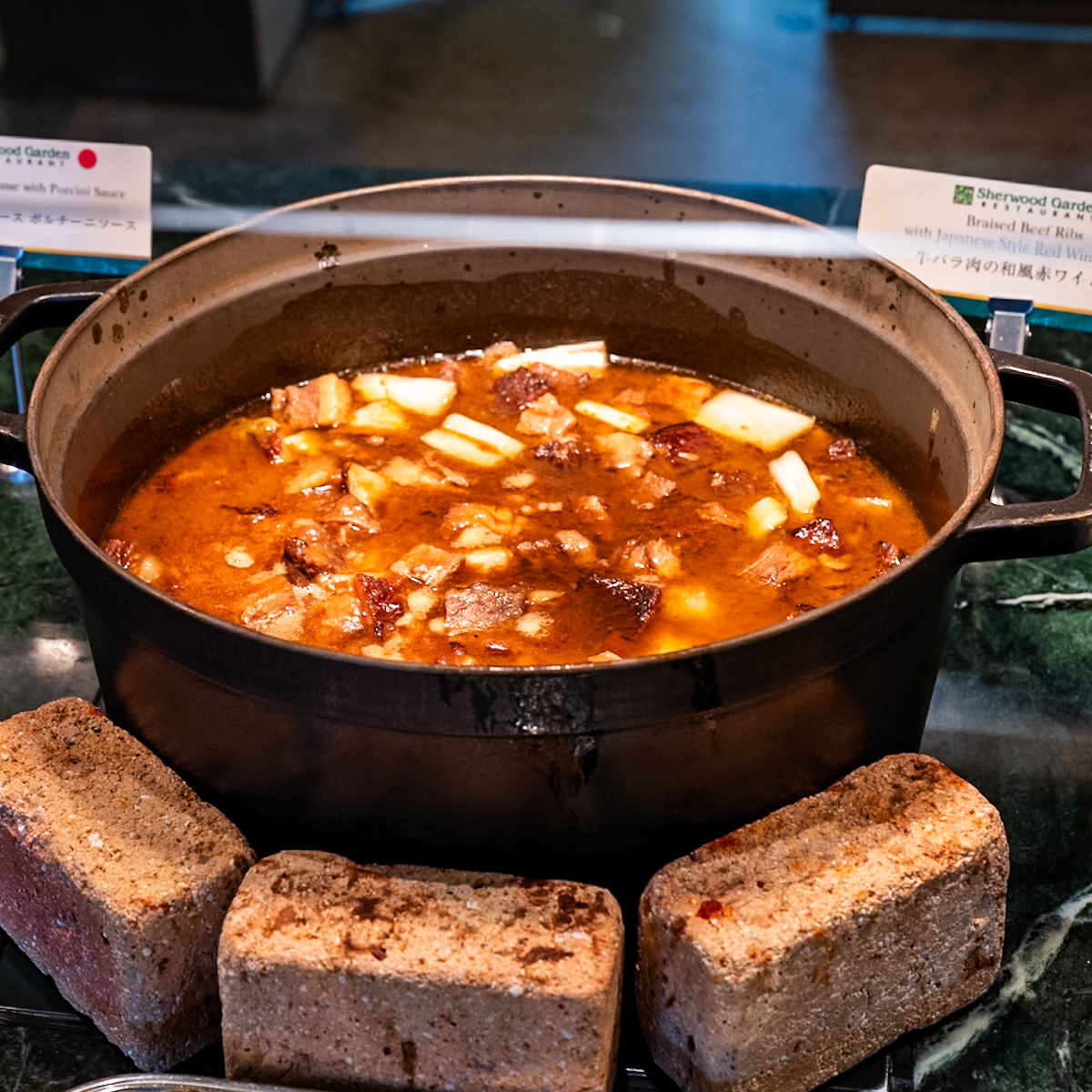 牛バラ肉の和風赤ワイン煮