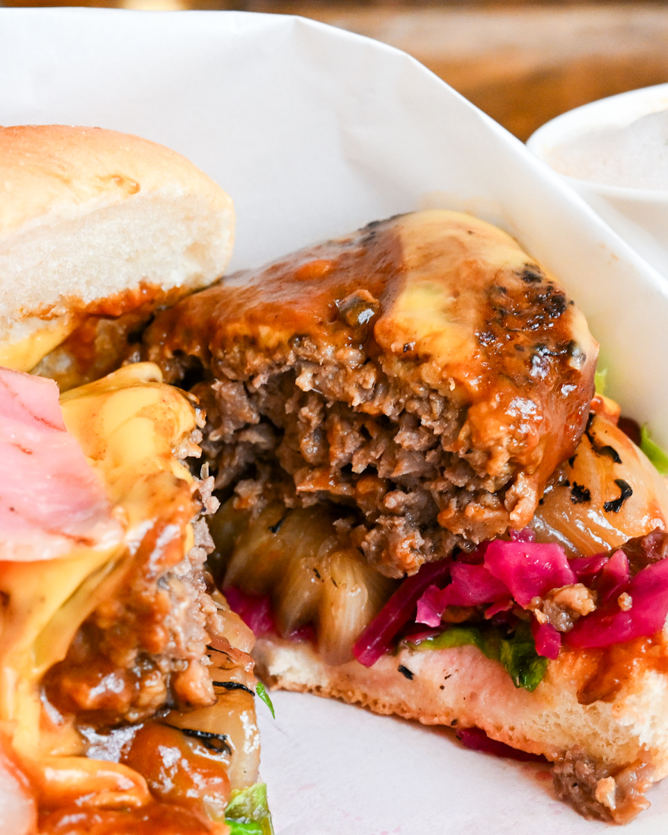 上質な牛挽き肉のハンバーグ1