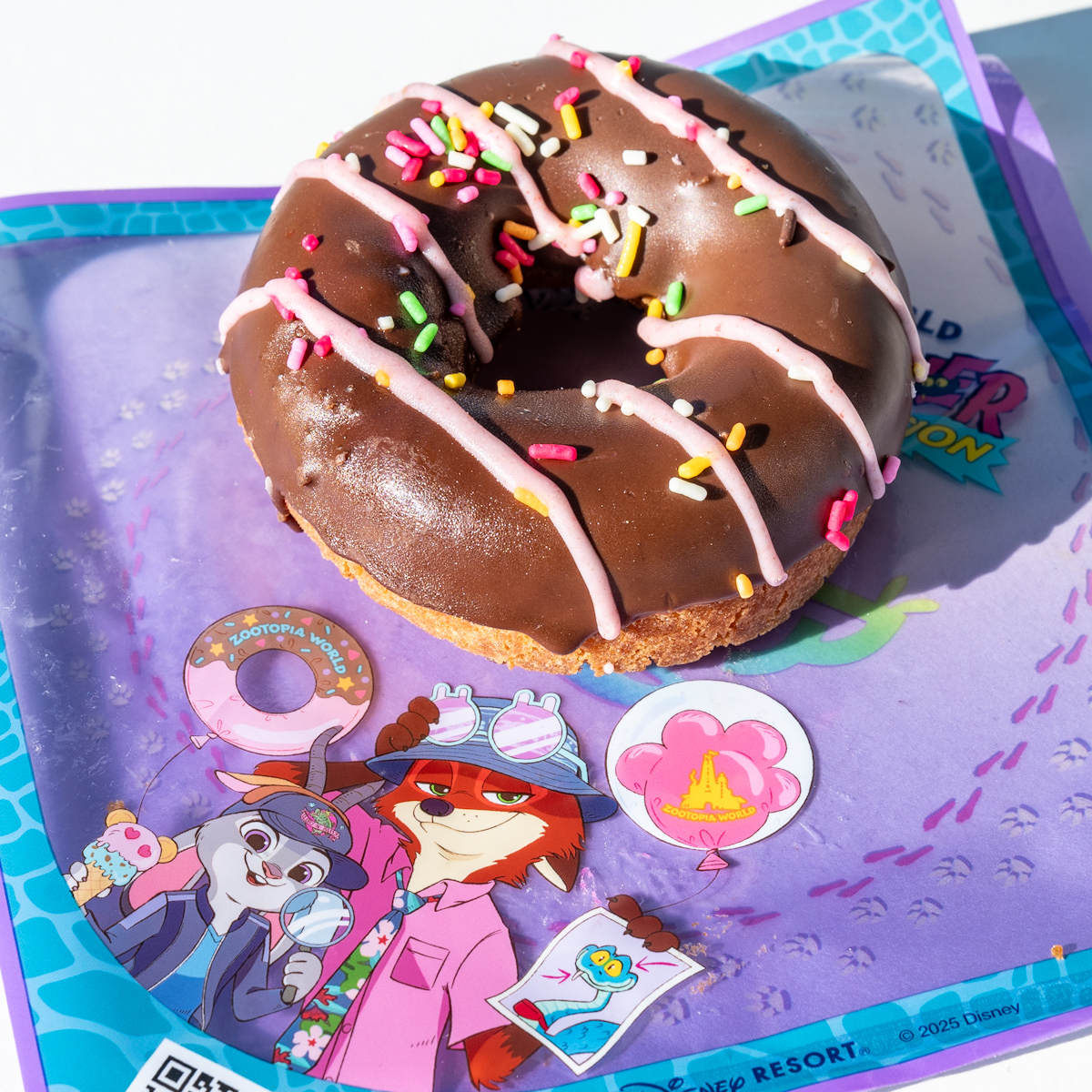 東京ディズニーリゾート 『ズートピア２』メニュー　チョコドーナツ