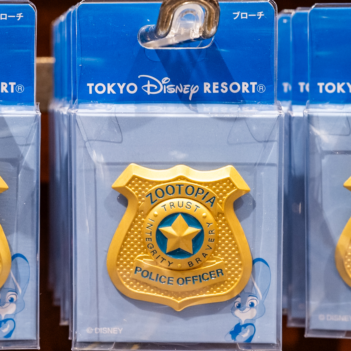 警察官バッジ　ブローチ