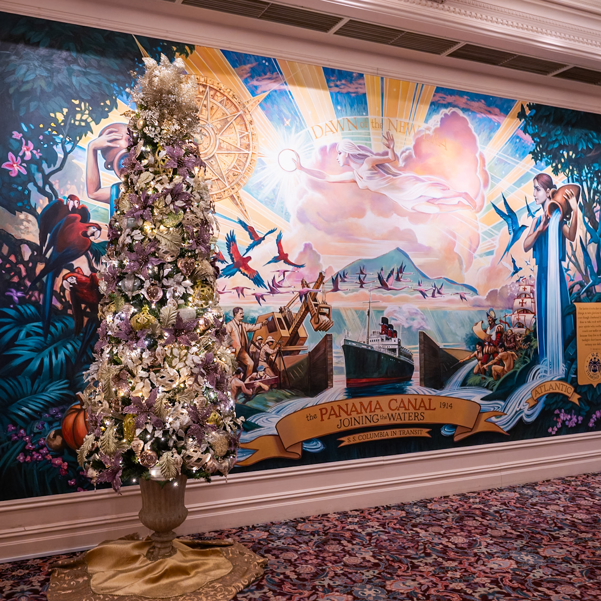 東京ディズニーシー「S.S.コロンビア・ダイニングルーム」”ディズニー・クリスマス2025”スペシャルコース クリスマスツリー