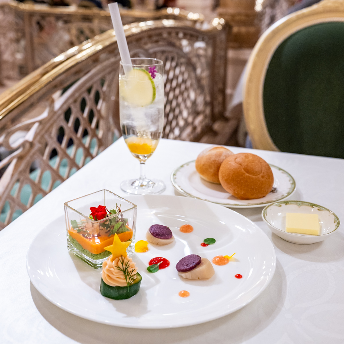 東京ディズニーシー「S.S.コロンビア・ダイニングルーム」”ディズニー・クリスマス2025”スペシャルコース