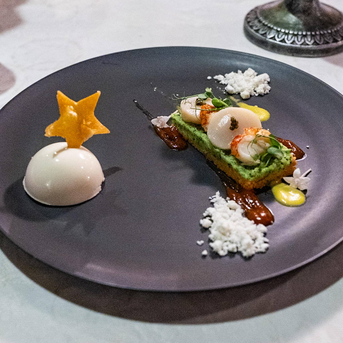 オマール海老と帆立貝のガトー仕立て、フロマージュのブランマンジェ