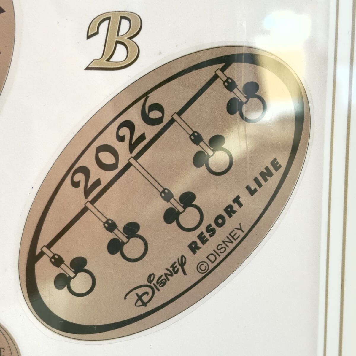 ディズニーリゾートライン”2026”イヤリースーベニアメダル　ディズニーリゾートライナー　吊り革