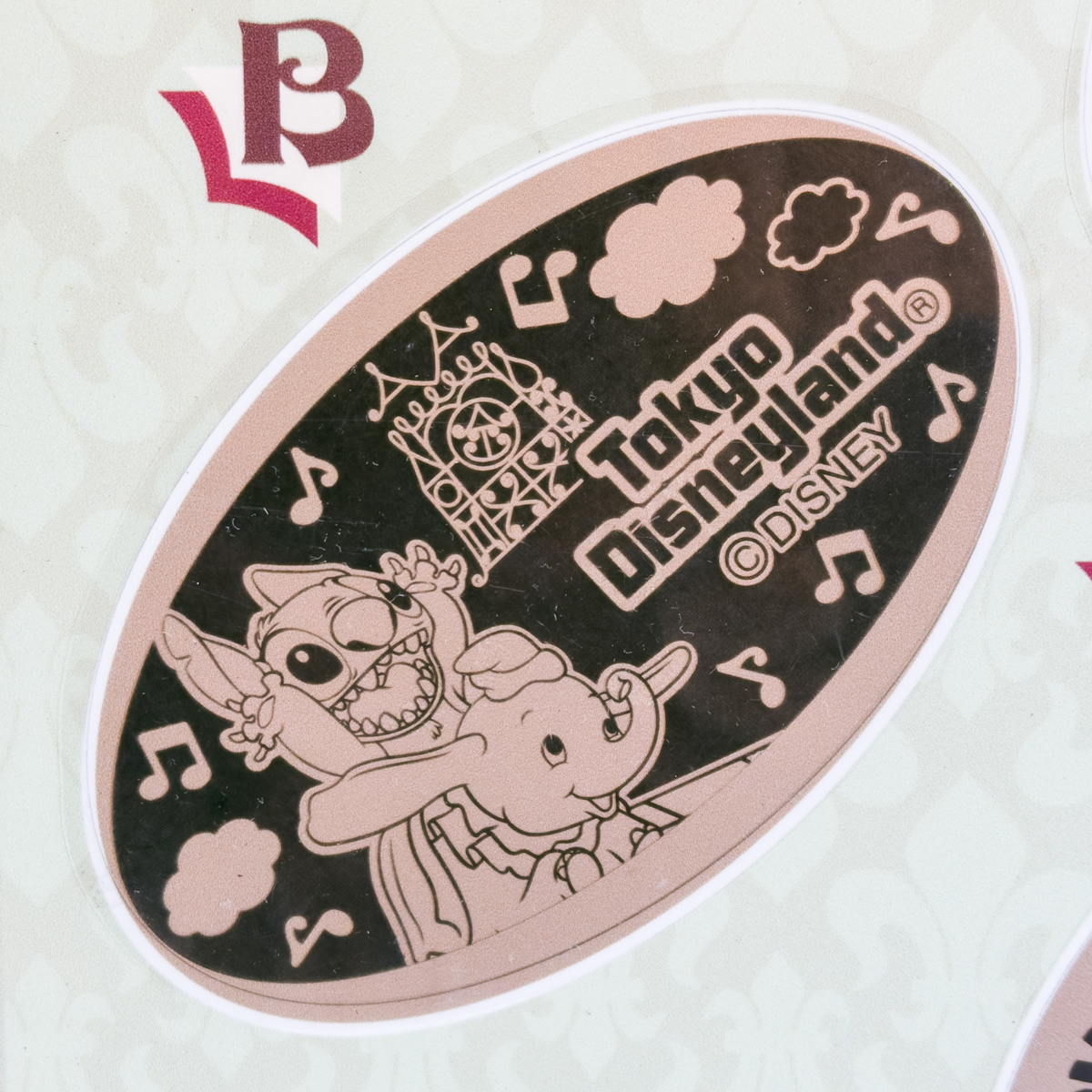 東京ディズニーランド／アドベンチャーランド「パイレーツ・トレジャー」空飛ぶダンボに乗るスティッチスーベニアメダル